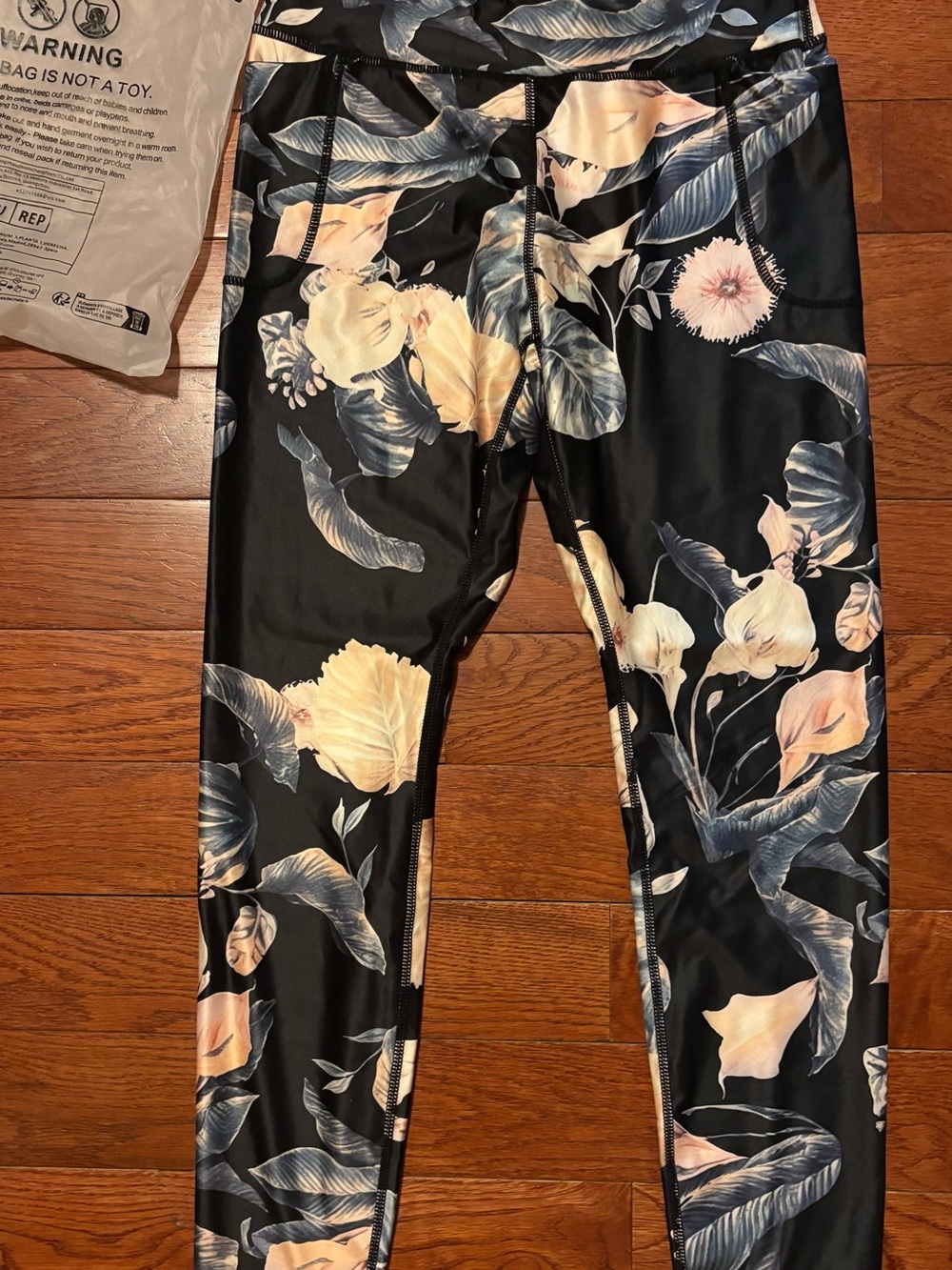 Amazon Floral Print Leggings in Black and Cream